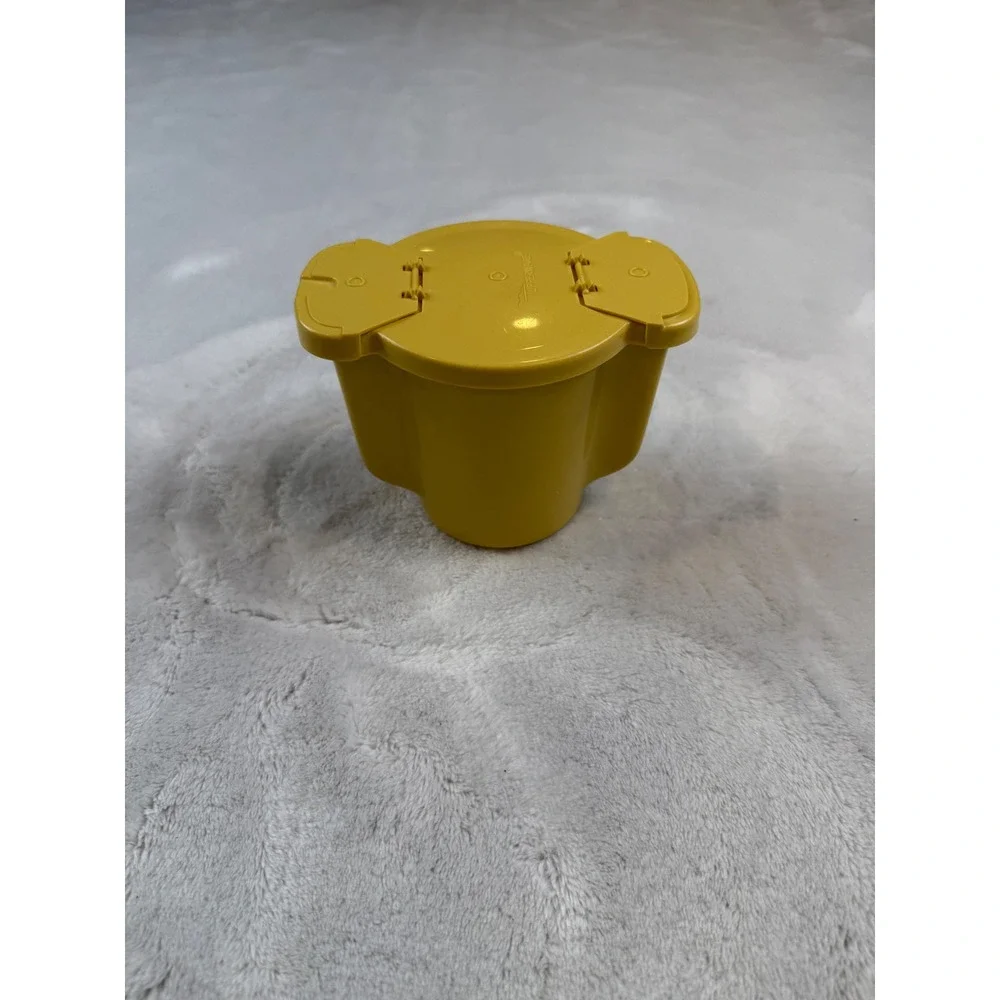 Tupperware Yellow Small Lid Holder‎ Container Storage Organizer Kitchen Gadget